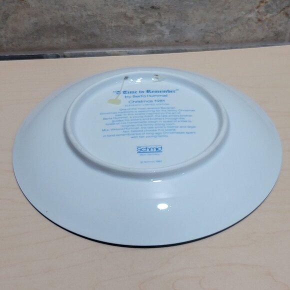 Schmid Hummel Christmas 1981 A Time to Remember Decorative Wall Hanging Plate - Picture 11 of 11